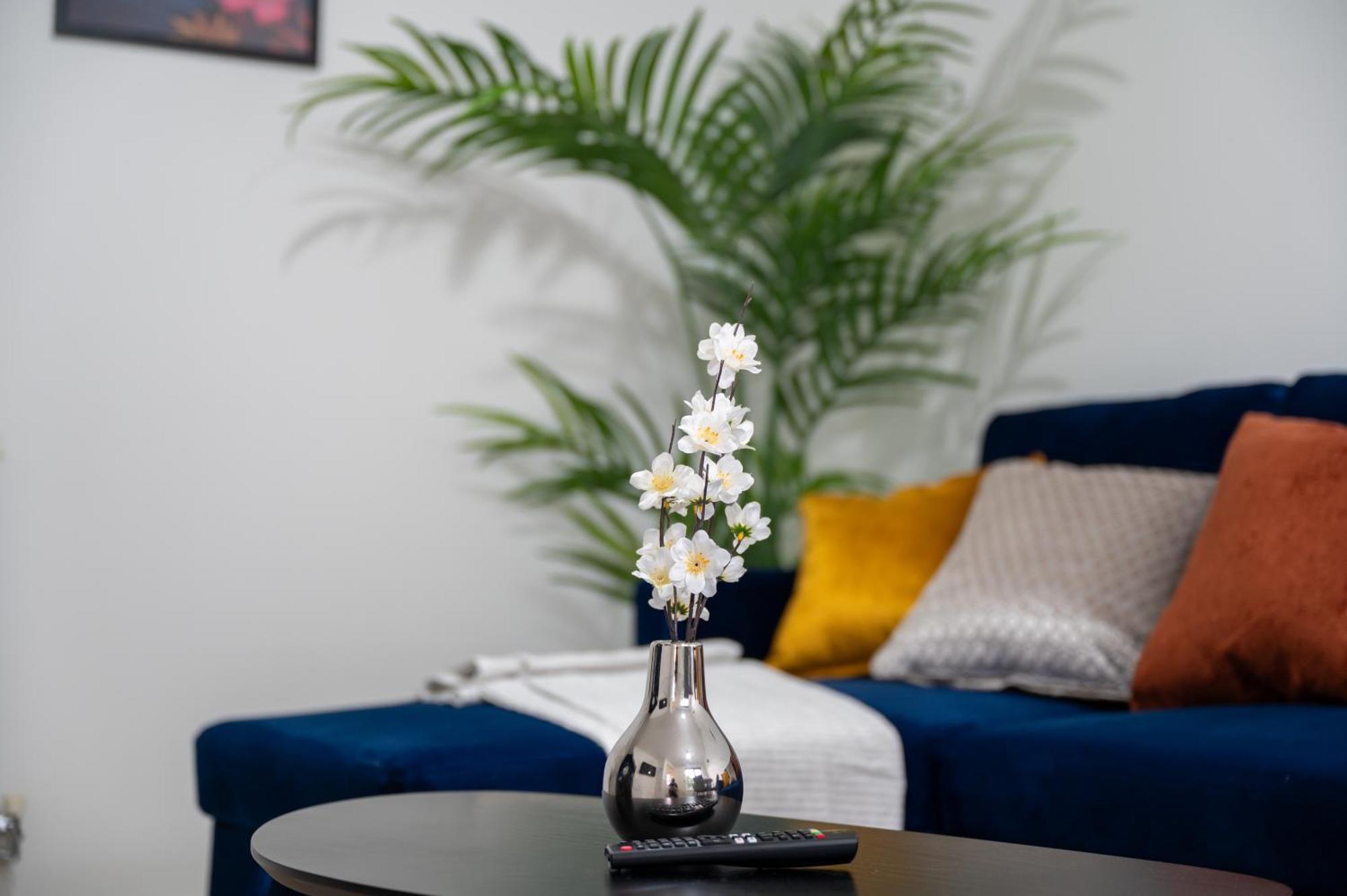 Lovely Manchester House , Quiet Neighborhood, 6Mins To Coop Live Arena, Etihad Stadium & City Centre With Wifi & Free Private Parking Exterior foto