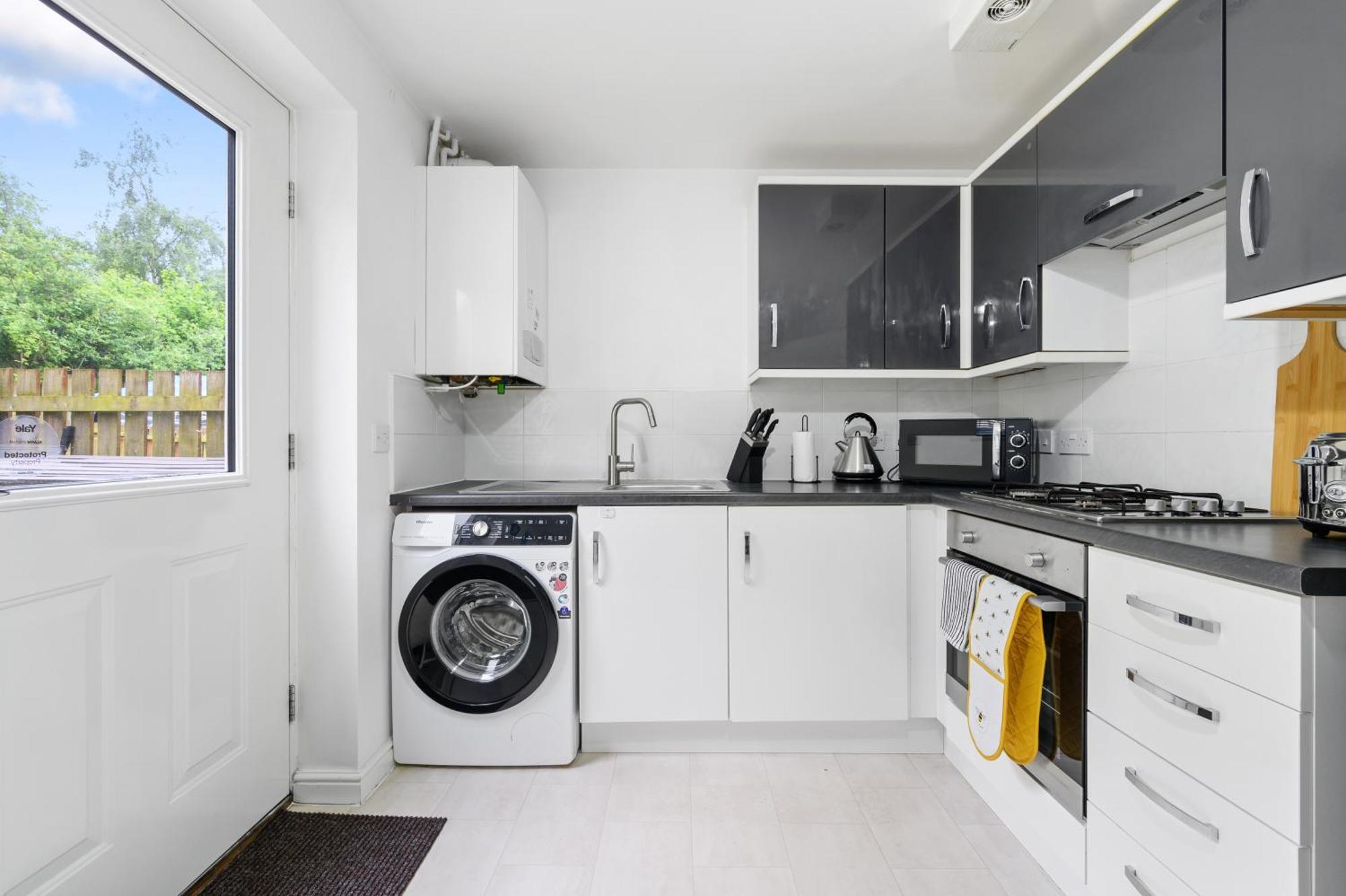 Lovely Manchester House , Quiet Neighborhood, 6Mins To Coop Live Arena, Etihad Stadium & City Centre With Wifi & Free Private Parking Exterior foto